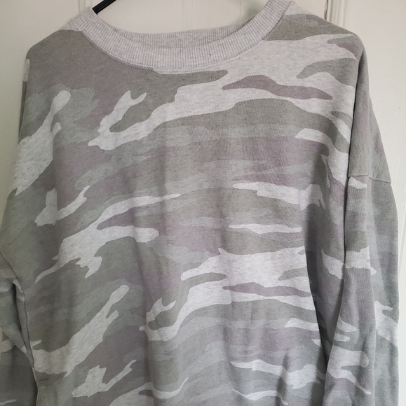 Sold**Aerie Camo Desert - Picture 7 of 7
